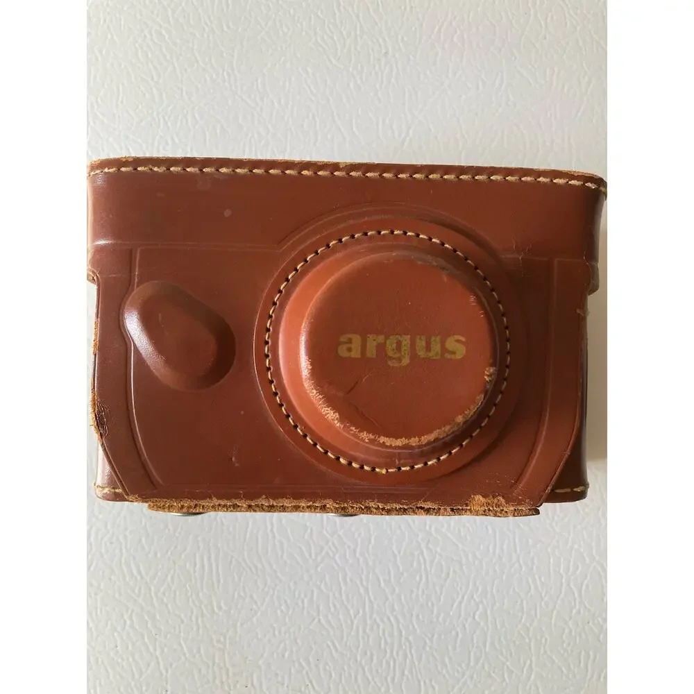 Vintage Argus rangefinder camera - Classic photography collector's item Untested